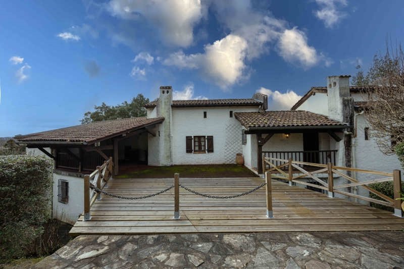 Vente Maison ANGLET - 6 pièces -224 m² - (64600)