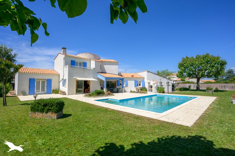 Vente Maison PUILBOREAU - 7 pièces -172 m² - (17138)