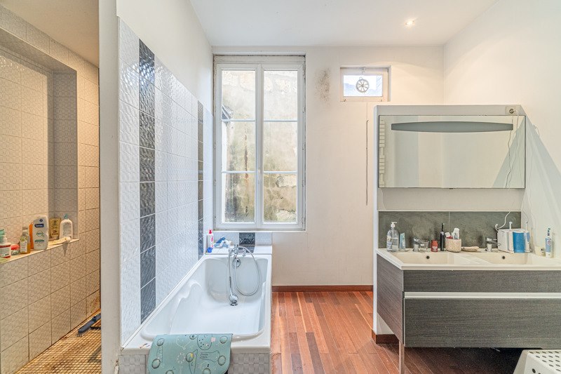 Vente Appartement BORDEAUX - 3 pièces -81 m² - (33300)