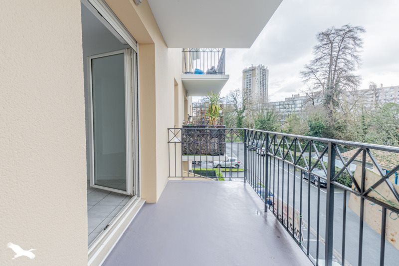 Vente Appartement BORDEAUX - 2 pièces -32 m² - (33300)