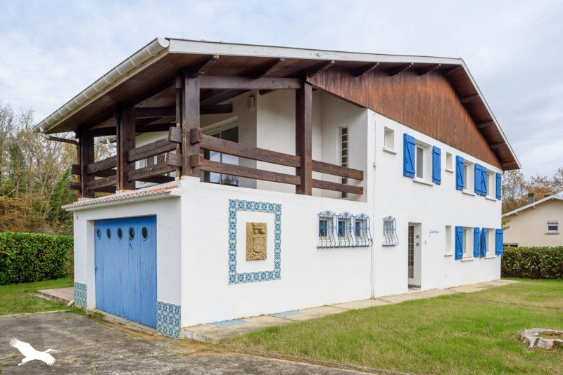 Vente Maison ST PIERRE DU MONT - 7 pièces -222 m² - (40280)