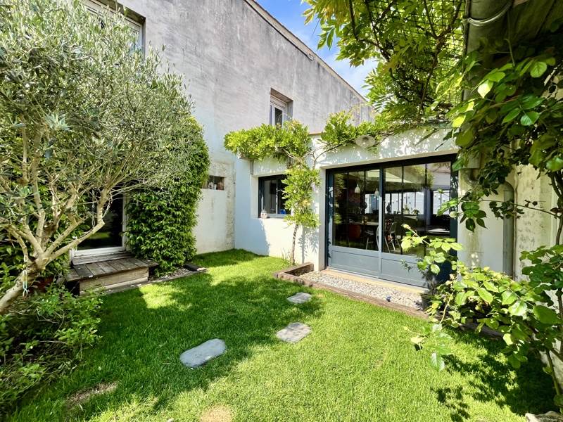 Vente Maison LA FLOTTE - 6 pièces -198 m² - (17630)
