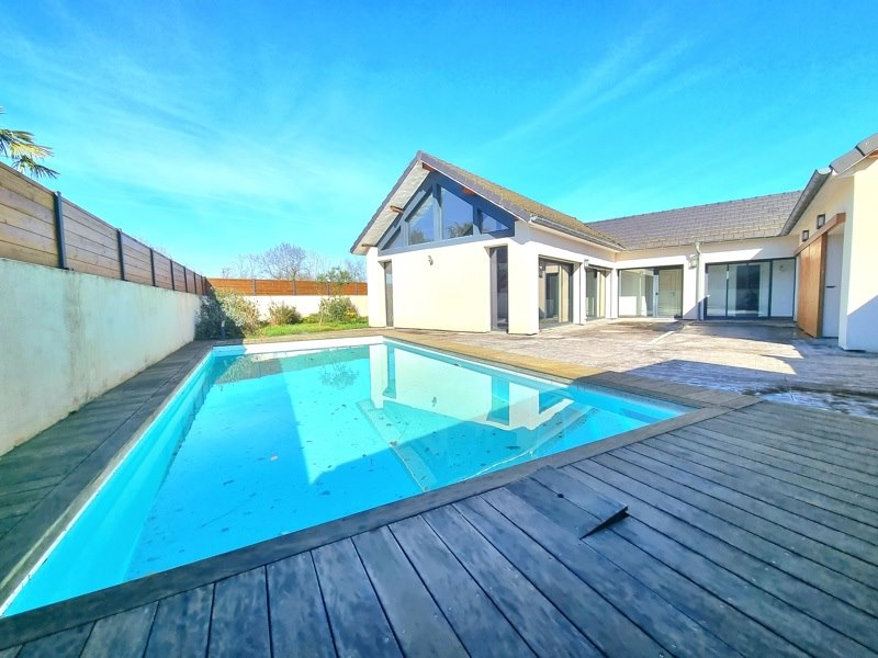 Vente Maison ARTIGUELOUVE - 7 pièces -192 m² - (64230)
