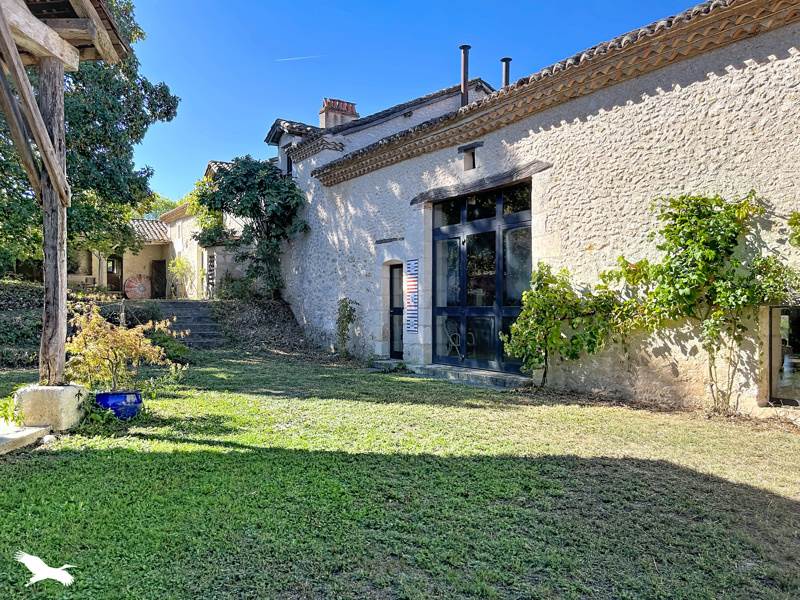 Maison 16 pièces 638 m² · à Vallereuil · 638 m² · 680 000 €