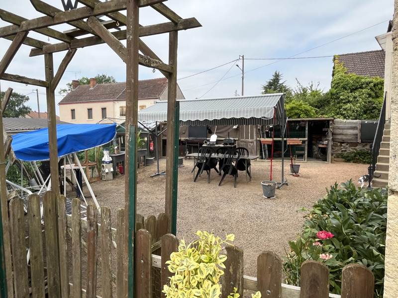 Vente Maison CHAMBERAT - 5 pièces -151 m² - (03370)