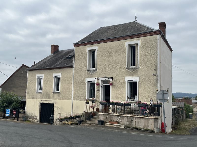 Vente Maison CHAMBERAT - 5 pièces -151 m² - (03370)