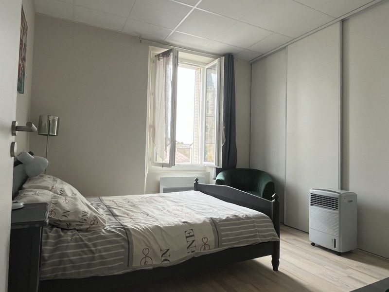 Vente Maison CHAMBERAT - 5 pièces -151 m² - (03370)