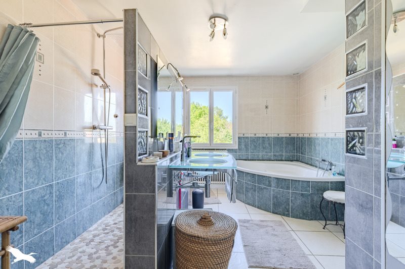 Vente Maison ARVEYRES - 6 pièces -205 m² - (33500)