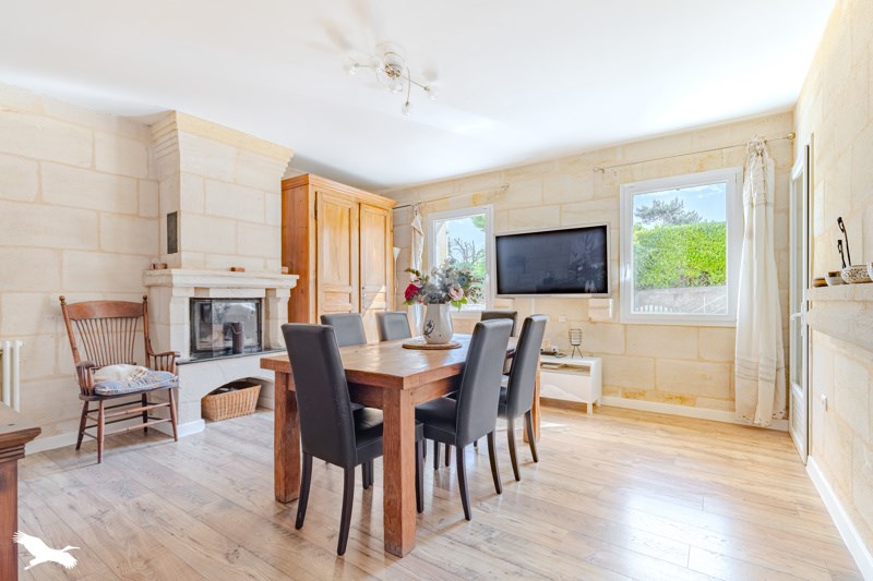 Vente Maison ARVEYRES - 6 pièces -205 m² - (33500)