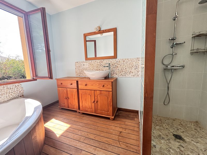 Vente Maison VAYRES - 4 pièces -107 m² - (33870)