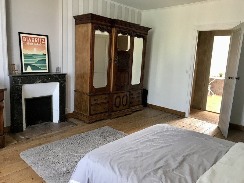 Vente Maison GENISSAC - 8 pièces -262 m² - (33420)