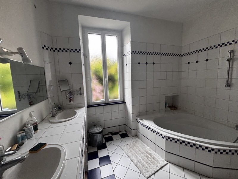 Vente Maison GENISSAC - 8 pièces -262 m² - (33420)