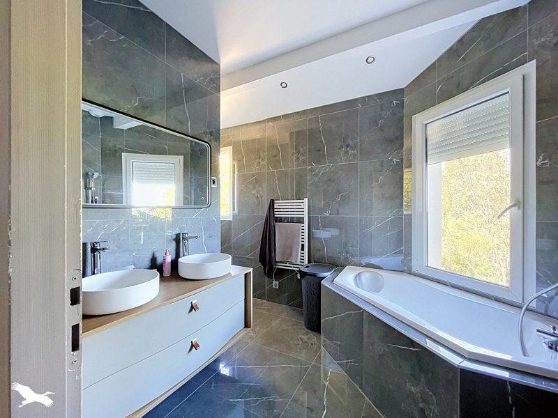 Vente Maison Génissac - 4 pièces -148 m² - (33420)