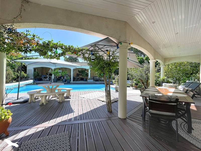 Vente Maison Génissac - 4 pièces -148 m² - (33420)