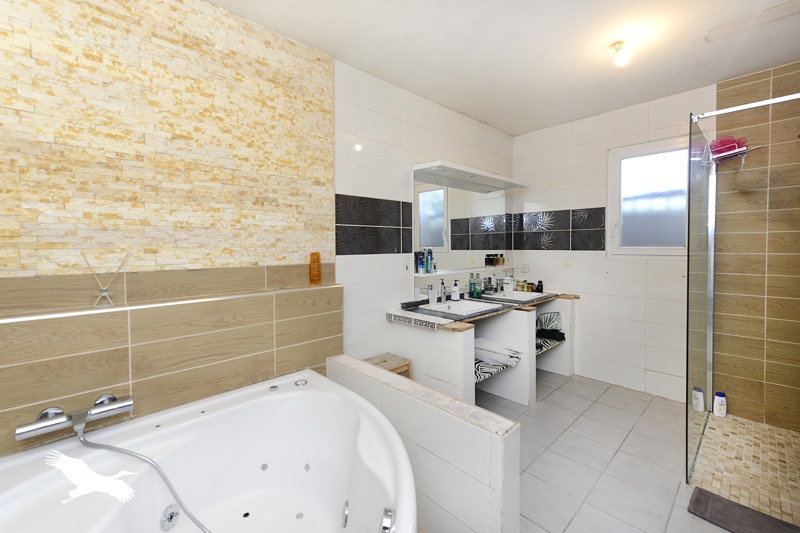 Vente Maison LA COURONNE - 6 pièces -186 m² - (16400)