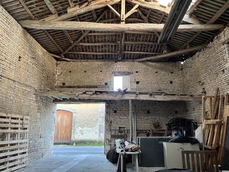 Vente Grange XAMBES - 1 pièce -100 m² - (16330)