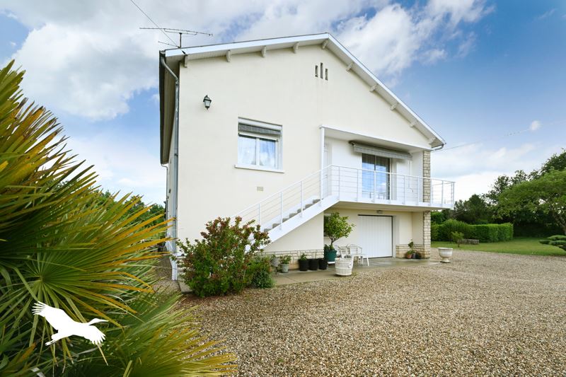 Vente Maison ROULLET ST ESTEPHE - 5 pièces -151 m² - (16440)