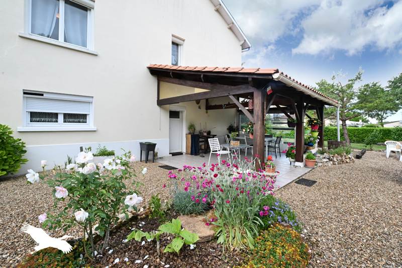 Vente Maison ROULLET ST ESTEPHE - 5 pièces -151 m² - (16440)