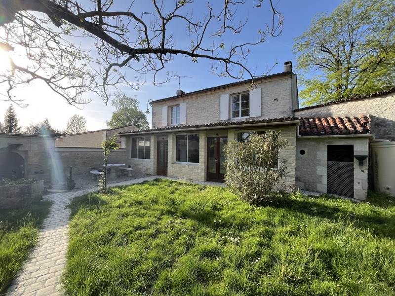 Maison 5 pièces 157 m² · à Merpins · 157 m² · 168 775 €