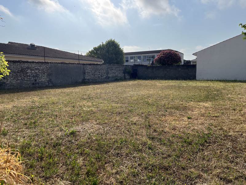 Terrain 645 m² · à Cognac · 61 600 €