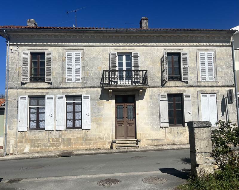 Vente Maison ST BONNET SUR GIRONDE 17150 12 pièces - 294 m²
