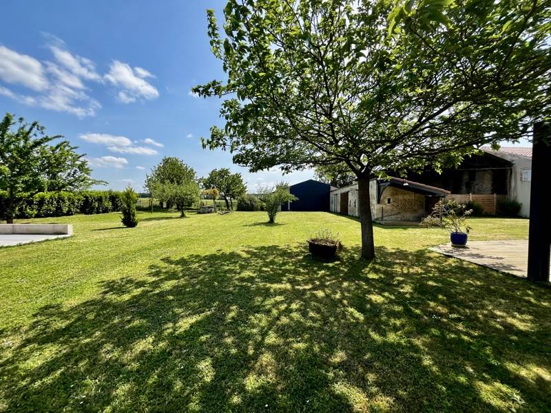 Vente Maison TONNAY CHARENTE - 8 pièces -469 m² - (17430)