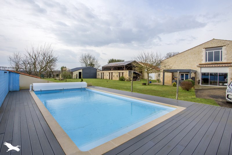 Vente Maison TONNAY CHARENTE 17430 8 pièces - 469 m²