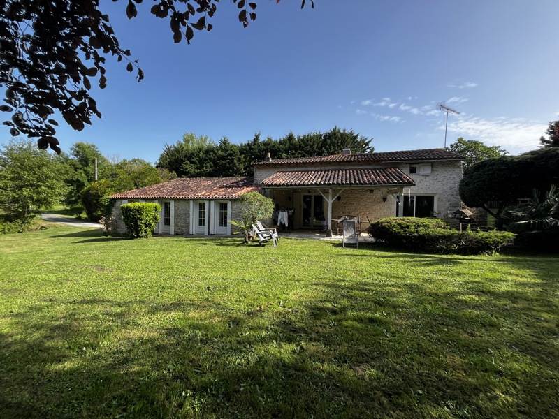 Vente Maison CABARIOT - 8 pièces -175 m² - (17430)