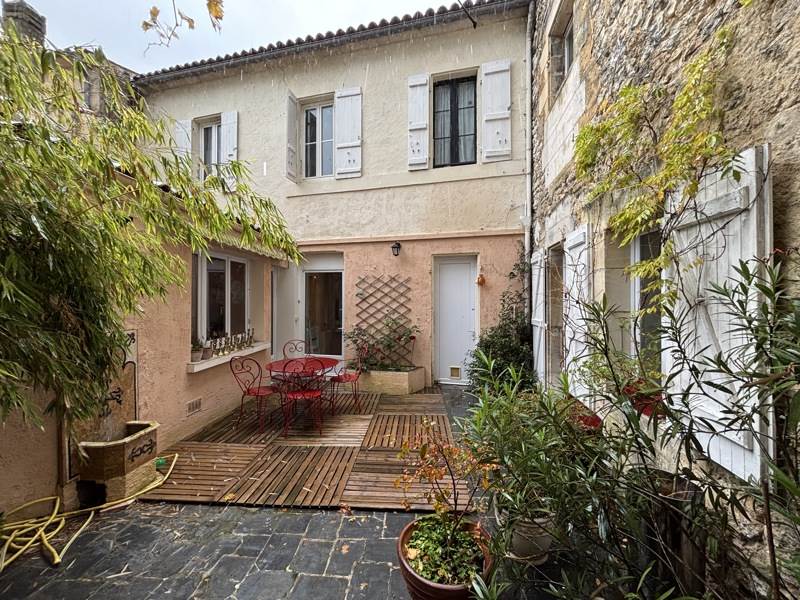 Vente Maison TONNAY CHARENTE - 6 pièces -185 m² - (17430)