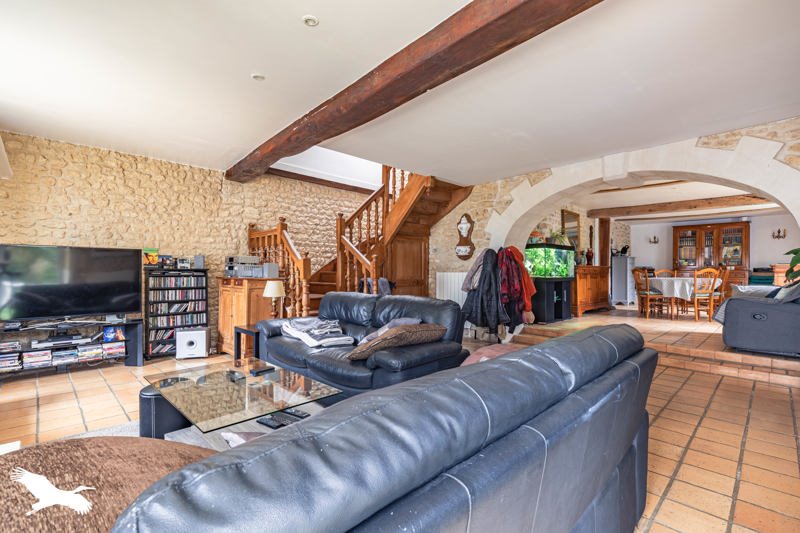 Vente Maison PUY DU LAC - 6 pièces -181 m² - (17380)