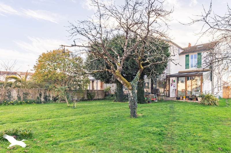 Vente Maison TONNAY CHARENTE - 7 pièces -204 m² - (17430)