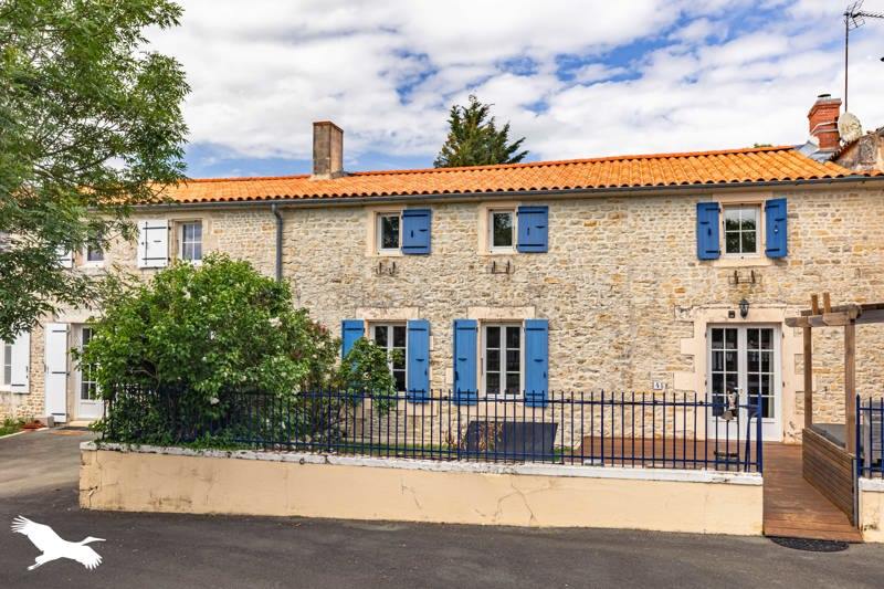 Vente Maison MORAGNE - 9 pièces -245 m² - (17430)