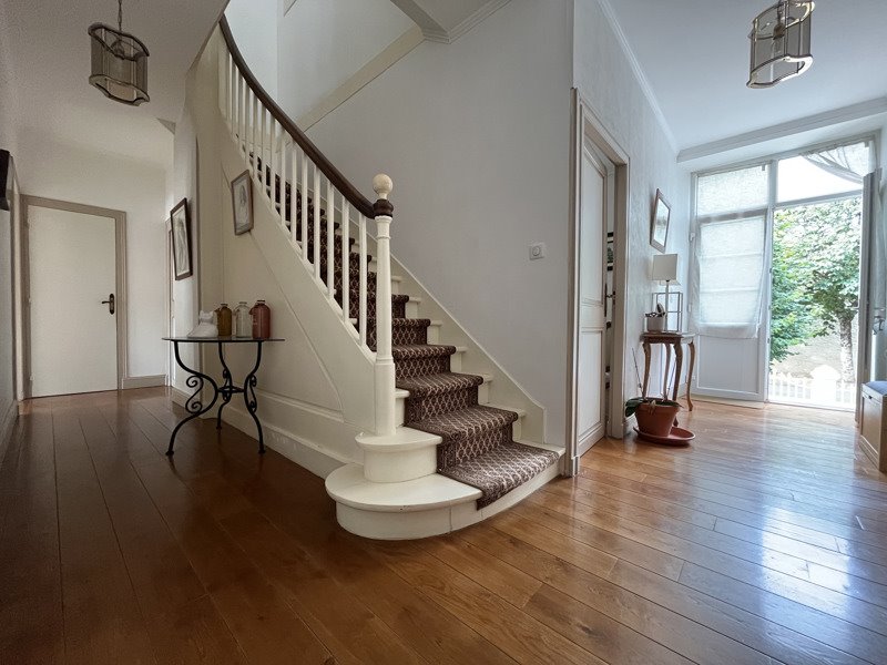 Vente Maison ST HIPPOLYTE - 8 pièces -283 m² - (17430)