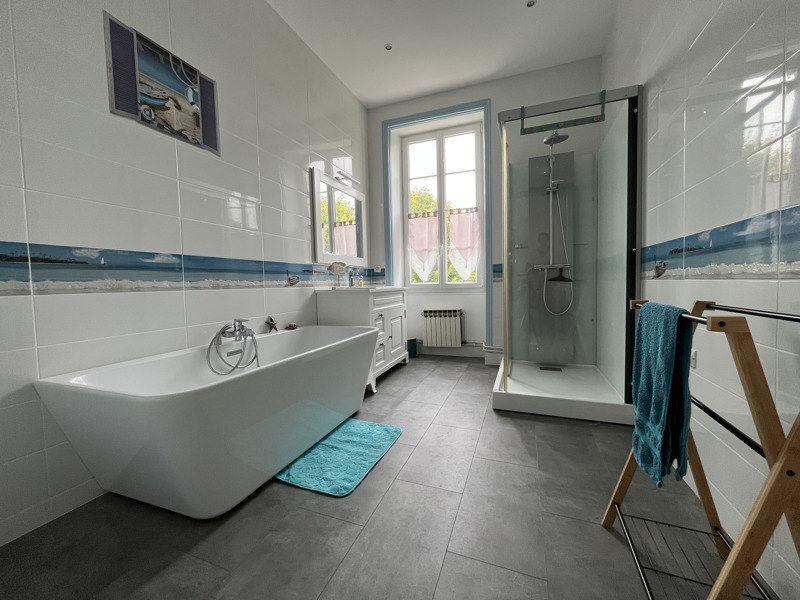 Vente Maison ST HIPPOLYTE - 8 pièces -283 m² - (17430)
