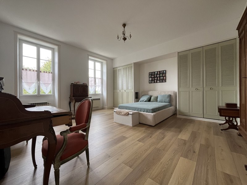 Vente Maison ST HIPPOLYTE - 8 pièces -283 m² - (17430)