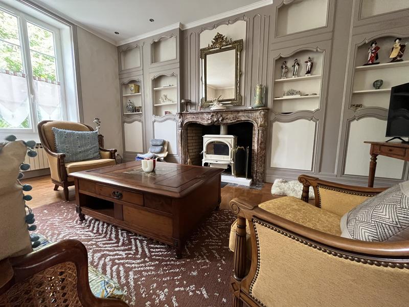 Vente Maison ST HIPPOLYTE - 8 pièces -283 m² - (17430)
