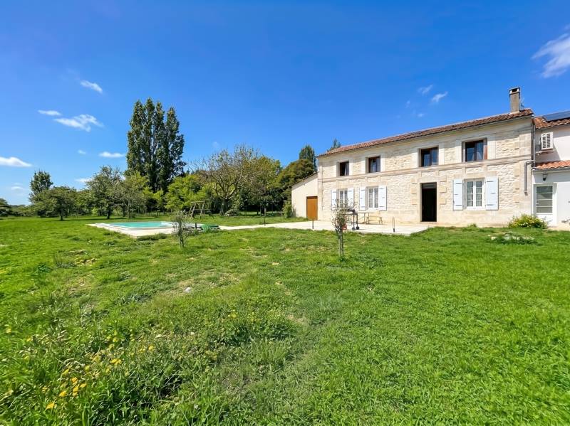 Vente Maison Bords 17430 9 pièces - 268 m²
