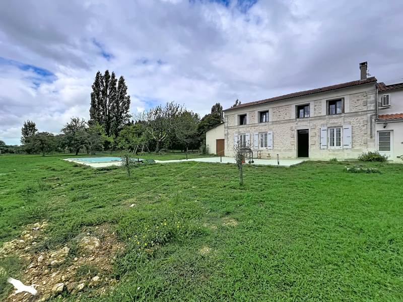 Vente Maison BORDS 17430 9 pièces - 268 m²
