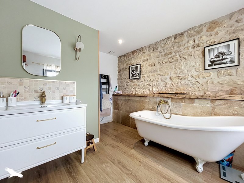 Vente Maison BORDS - 9 pièces -268 m² - (17430)