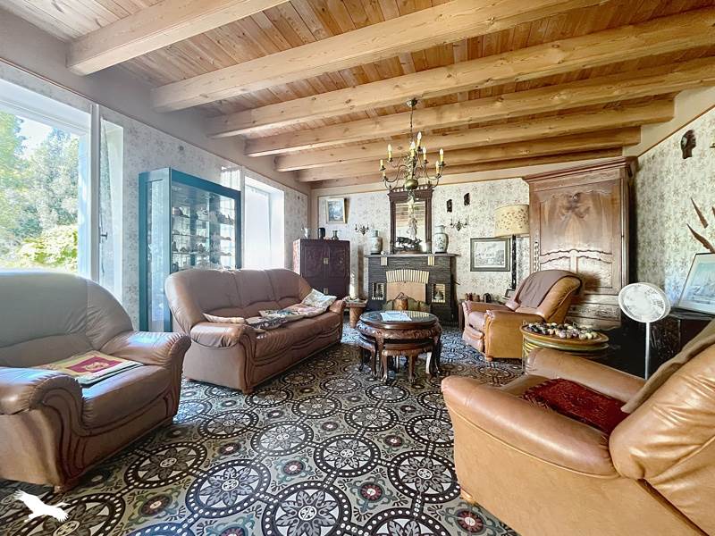 Vente Maison Lussant - 8 pièces -212 m² - (17430)