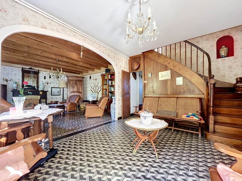 Vente Maison Lussant - 8 pièces -212 m² - (17430)