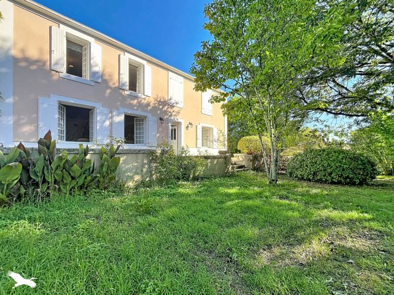 Vente Maison Lussant 17430 8 pièces - 212 m²
