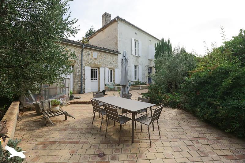 Vente Maison Les Esseintes 33190 5 pièces - 181 m²