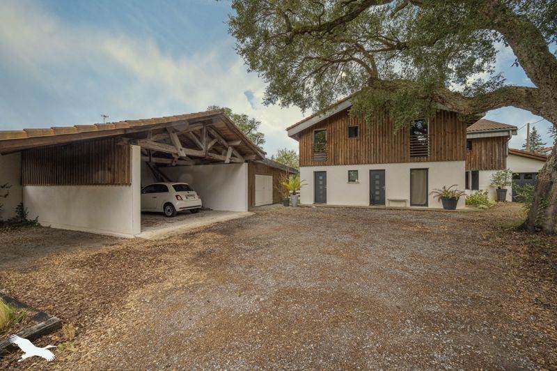 Vente Maison SOUSTONS - 8 pièces -308 m² - (40140)