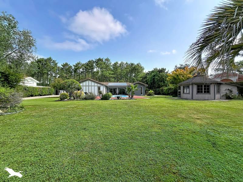 Maison 5 pièces 156 m² · à Azur · 156 m² · 810 000 €