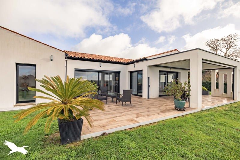 Vente Maison SOULIGNONNE - 6 pièces -237 m² - (17250)