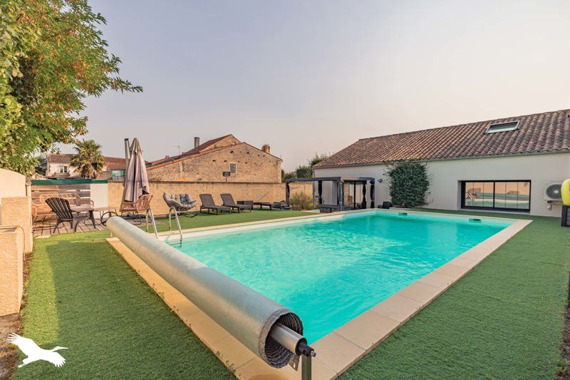 Vente Maison BEURLAY - 5 pièces -143 m² - (17250)