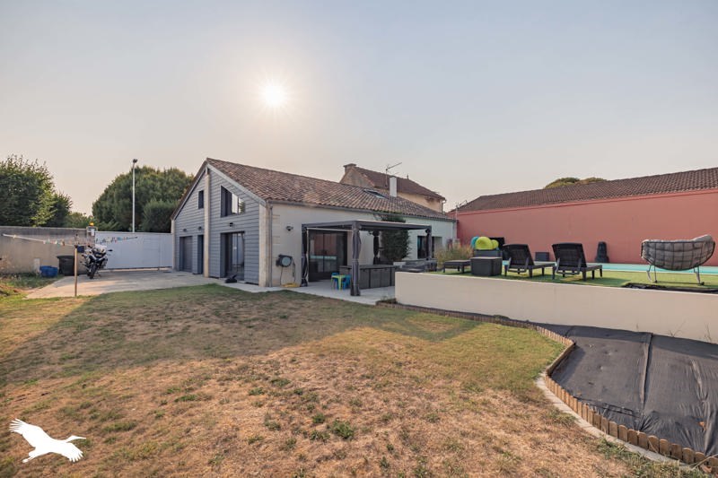 Vente Maison BEURLAY - 5 pièces -143 m² - (17250)