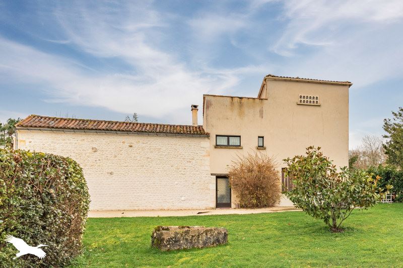 Vente Maison CHAMPAGNE - 8 pièces -221 m² - (17620)