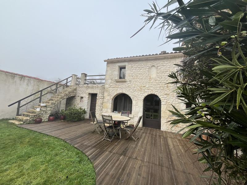 Vente Maison CHAMPAGNE - 8 pièces -221 m² - (17620)